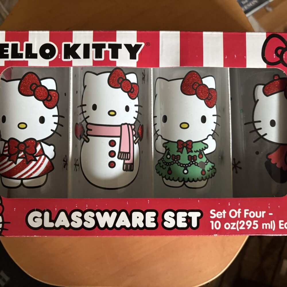 Hello Kitty Holiday Glass Set of 4, 10oz each